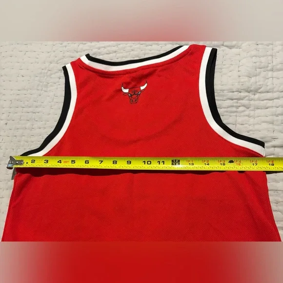 Chicago Bulls Jersey Women’s Size Medium Red Sleeveless NBA - Picture 9 of 9